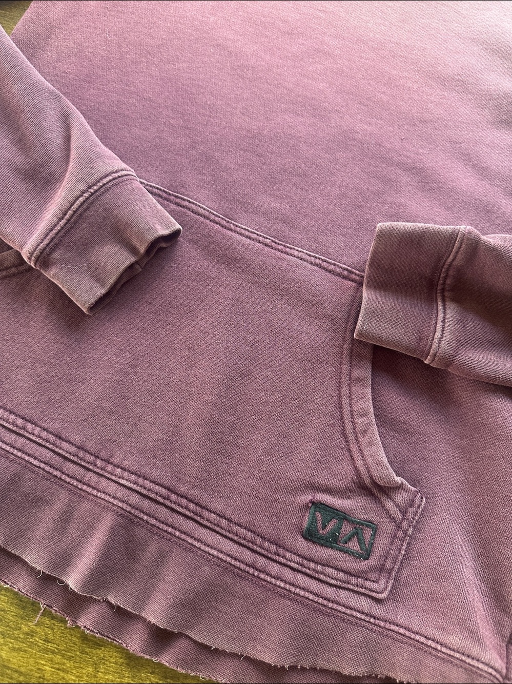 RVCA Sweatshirt Size Small Plum/Burgundy - Picture 6 of 6